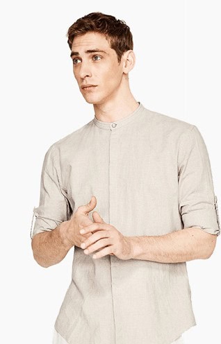 Liggande person i ljuskläder, mode, stil, elegant, fashion, man, portrait, modern, casual, bekvämt, enkel, minimalist, trend.